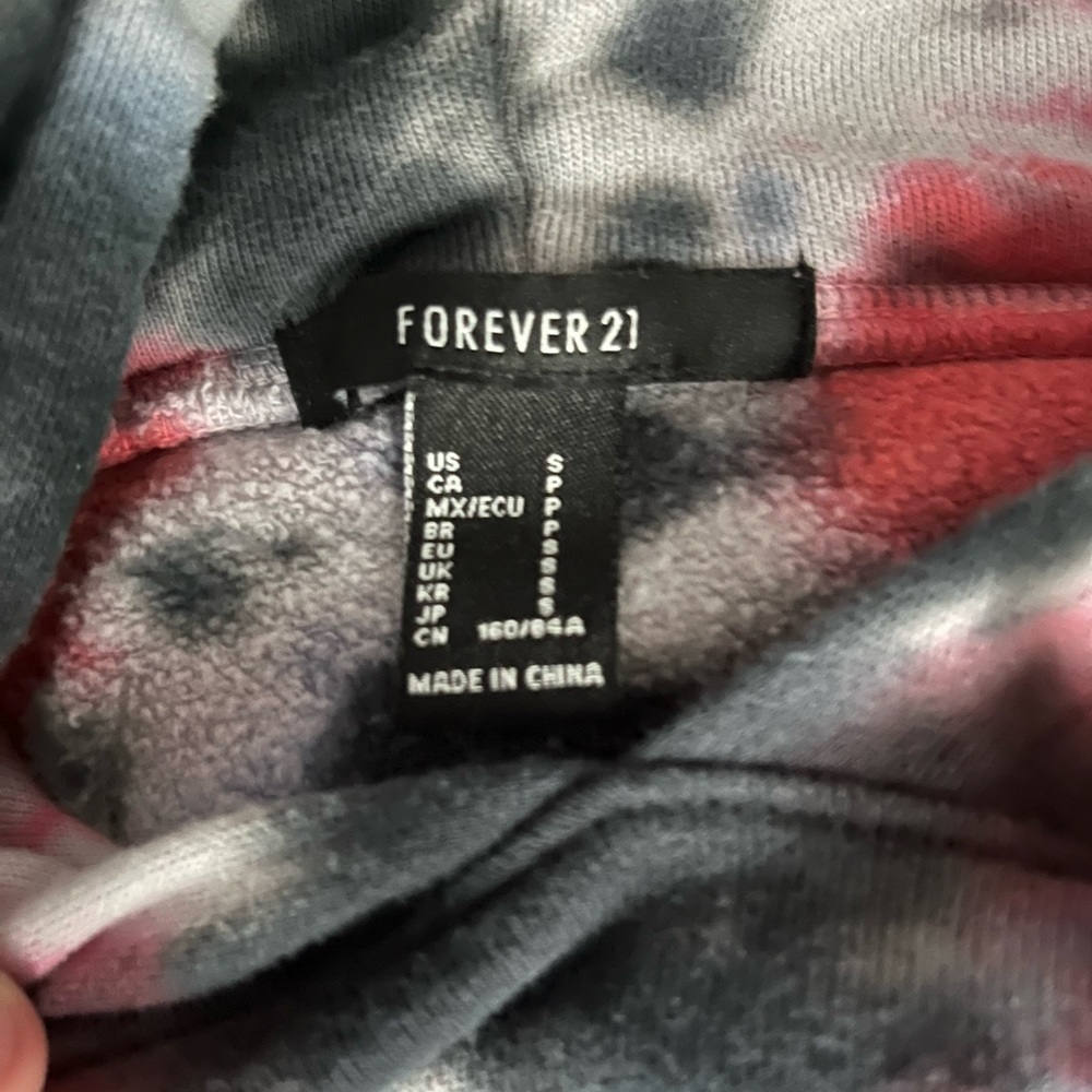 cropped sweatshirt